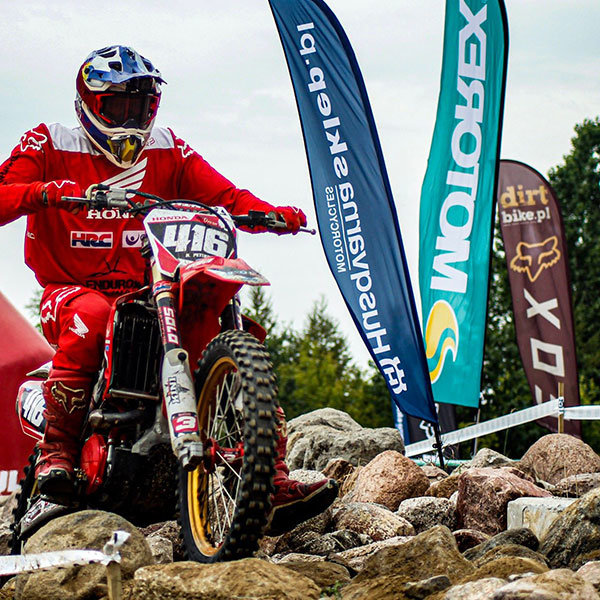 flagi reklamowe realizacje winder skrzydlo superenduro